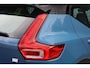 Volvo XC40 Single Motor Extended Range Plus 82 kWh | Adaptive cruise control | BLIS | Stoel + stuurverwarming | Warmtepomp | Trekhaak | Google Maps | Parkeersensoren voor + achter | Parkeercamera |