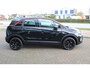 Opel Crossland 1.2-130pk Turbo GS Line. Sportieve en unieke auto ! Slechts 25.000km ! AGR stoelen, navigatie, telefoon voorbereiding., cruise cntrl, volautm. airco, metallic lak, 'Black-Red Line', LM wielen, Isofix etc.