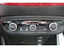 Opel Crossland 1.2-130pk Turbo GS Line. Sportieve en unieke auto ! Slechts 25.000km ! AGR stoelen, navigatie, telefoon voorbereiding., cruise cntrl, volautm. airco, metallic lak, 'Black-Red Line', LM wielen, Isofix etc.