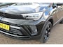 Opel Crossland 1.2-130pk Turbo GS Line. Sportieve en unieke auto ! Slechts 25.000km ! AGR stoelen, navigatie, telefoon voorbereiding., cruise cntrl, volautm. airco, metallic lak, 'Black-Red Line', LM wielen, Isofix etc.