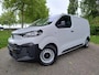 Citroën E-Jumpy L2 75 kWh 136pk AUTOMAAT | 354 KM WLTP | Airco | Cruise control | Bluetooth radio | Audiobediening stuurwiel | Multimedia | NAVI |  Android Auto | Achteruitrijcamera | Parkeersensoren voor en achter | Dode hoek detectie | Bestuurdersstoel comfort | Bank voorpassagiers | Tussenwand comfort met raam | Laadkabel  3f. 11 kW | Reservewiel | van €46.544 voor €37.750 ex. BTW