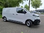 Citroën E-Jumpy L2 75 kWh 136pk AUTOMAAT | 354 KM WLTP | Airco | Cruise control | Bluetooth radio | Audiobediening stuurwiel | Multimedia | NAVI |  Android Auto | Achteruitrijcamera | Parkeersensoren voor en achter | Dode hoek detectie | Bestuurdersstoel comfort | Bank voorpassagiers | Tussenwand comfort met raam | Laadkabel  3f. 11 kW | Reservewiel | van €46.544 voor €37.750 ex. BTW