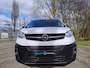 Opel Vivaro-e L3 75 kWh 136pk AUTOMAAT | ACTIE OP = OP! | Bestuurdersstoel comfort | Passagiersstoel | NAVI | Multimedia | Apple Carplay | Android Auto | Parkeersensoren achter | ECall pakket met geprogrammeerd voorverwarmen | Laadkabel | Reservewiel | van €48.120 voor €31.450 ex. BTW