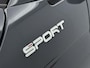 Fiat 500 Sport Hybrid 70 pk | Navigatie via Apple Carplay/Android Auto | Elektrisch Glazen Panoramadak | Parkeersensoren Achter | Lederen Stuurwiel | DAB Ontvanger | Climate Control | Cruise Control | 16" Lichtmetalen Velgen |