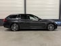 BMW 5-Serie Touring 530e xDrive M-Sport HEAD-UP/LASER/ACC/TREKHAAK/360CAMERA/ALCANTARA/KEYLESS/SHADOW-LINE/DRIVING ASS PRO/SFEER/STUUR+STOELVERWARMING/LIVE COCKPIT/M-AERODYNAMIC/SOPHISTOGRAU/VOLLEDIG BMW DEALER HISTORIE