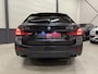 BMW 5-Serie Touring 530e xDrive M-Sport HEAD-UP/LASER/ACC/TREKHAAK/360CAMERA/ALCANTARA/KEYLESS/SHADOW-LINE/DRIVING ASS PRO/SFEER/STUUR+STOELVERWARMING/LIVE COCKPIT/M-AERODYNAMIC/SOPHISTOGRAU/VOLLEDIG BMW DEALER HISTORIE