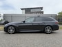 BMW 5-Serie Touring 530e xDrive M-Sport HEAD-UP/LASER/ACC/TREKHAAK/360CAMERA/ALCANTARA/KEYLESS/SHADOW-LINE/DRIVING ASS PRO/SFEER/STUUR+STOELVERWARMING/LIVE COCKPIT/M-AERODYNAMIC/SOPHISTOGRAU/VOLLEDIG BMW DEALER HISTORIE