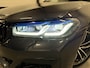 BMW 5-Serie Touring 530e xDrive M-Sport HEAD-UP/LASER/ACC/TREKHAAK/360CAMERA/ALCANTARA/KEYLESS/SHADOW-LINE/DRIVING ASS PRO/SFEER/STUUR+STOELVERWARMING/LIVE COCKPIT/M-AERODYNAMIC/SOPHISTOGRAU/VOLLEDIG BMW DEALER HISTORIE