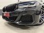 BMW 5-Serie Touring 530e xDrive M-Sport HEAD-UP/LASER/ACC/TREKHAAK/360CAMERA/ALCANTARA/KEYLESS/SHADOW-LINE/DRIVING ASS PRO/SFEER/STUUR+STOELVERWARMING/LIVE COCKPIT/M-AERODYNAMIC/SOPHISTOGRAU/VOLLEDIG BMW DEALER HISTORIE