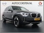 BMW iX3 AUT. 286pk 80kWh Pano/Schuif-Kant-Dak Leder+elektr.SportStoel+Verwarmd M-Sport-St+ M-Aeropack 20"Lmv Apple Android Carplay WiFi Harman-Kardon-Surround LED-Adapt. Pdc Park-Assist+ High Executive Driving-Assist-Pro Connected-Pack-Pro Digital-Key Elektr.-A-Klep Cockpit-Live-Pro 3-zone Ecc Hemel-Zwart Head-up display Live-Cockpit-Pro Akoustiekglas DAB Driving assistant Uitwijk-Aassistent Verkeersbord detectie Exterior-Line Snelladen tot 150kWh/11kwh 3-fase €72500 nieuwprijs Orig.NLse auto
