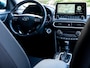 Hyundai Kona 1.6 GDI HEV Fashion | Trekhaak | 1e Eigenaar | Navigatie | Climate Control | Adaptieve Cruise Control | Camera | Metallic Lak | Head-Up Display | Krell Premium Audio | Origineel Nederlands | All Season |