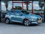 Hyundai Kona 1.6 GDI HEV Fashion | Trekhaak | 1e Eigenaar | Navigatie | Climate Control | Adaptieve Cruise Control | Camera | Metallic Lak | Head-Up Display | Krell Premium Audio | Origineel Nederlands | All Season |