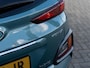 Hyundai Kona 1.6 GDI HEV Fashion | Trekhaak | 1e Eigenaar | Navigatie | Climate Control | Adaptieve Cruise Control | Camera | Metallic Lak | Head-Up Display | Krell Premium Audio | Origineel Nederlands | All Season |