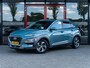 Hyundai Kona 1.6 GDI HEV Fashion | Trekhaak | 1e Eigenaar | Navigatie | Climate Control | Adaptieve Cruise Control | Camera | Metallic Lak | Head-Up Display | Krell Premium Audio | Origineel Nederlands | All Season |
