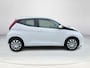 Toyota Aygo 1.0 VVT-i x-play | Navigatie | Bluetooth | Parkeercamera | Airco | Elektrische buitenspiegels |