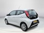 Toyota Aygo 1.0 VVT-i x-play | Navigatie | Bluetooth | Parkeercamera | Airco | Elektrische buitenspiegels |