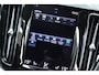 Volvo XC60 2.0 Recharge T8 AWD R-Design | Pilot Assist | Camera | Trekhaak | B&W |