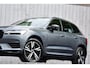 Volvo XC60 2.0 Recharge T8 AWD R-Design | Pilot Assist | Camera | Trekhaak | B&W |