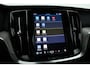 Volvo V60 2.0 T8 Plug-in hybrid AWD Ultra Dark | Pano-dak | Head-up | 360 camera | Trekhaak | H&K Audio |
