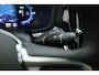 Volvo V60 2.0 T8 Plug-in hybrid AWD Ultra Dark | Pano-dak | Head-up | 360 camera | Trekhaak | H&K Audio |