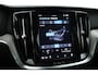 Volvo V60 2.0 T8 Plug-in hybrid AWD Ultra Dark | Pano-dak | Head-up | 360 camera | Trekhaak | H&K Audio |