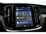 Volvo V60 2.0 T8 Plug-in hybrid AWD Ultra Dark | Pano-dak | Head-up | 360 camera | Trekhaak | H&K Audio |