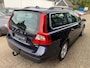 Volvo V70 2.5FT Momentum 230PK H.LEER / ECC / PDC / TREKHAAK