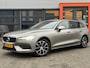 Volvo V60 2.0 B3 Momentum / NL Auto / Wegklapbare Trekhaak / Android Auto/ Apple Carplay /