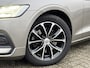 Volvo V60 2.0 B3 Momentum / NL Auto / Wegklapbare Trekhaak / Android Auto/ Apple Carplay /