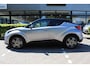 Toyota C-HR 2.0 Hybrid Style Bi-Tone | Rijklaar | Blind Spot | LED | Stoel-/stuurverw. | Apple/Android | Keyless | Parksens. v+a