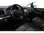 Volkswagen Sharan 1.4 TSI Comfortline 7p. / Derde zitrij / Apple Carplay - Andriod Auto / Stoelverwarming / Cruise Control / Climatronic / 16'' LMV / Elektr. achterklep / Parkeersensoren v + a / Schuifdeur links & rechts / Licht & zicht pakket / Privacy glas / Auto Hold