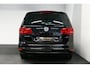 Volkswagen Sharan 1.4 TSI Comfortline 7p. / Derde zitrij / Apple Carplay - Andriod Auto / Stoelverwarming / Cruise Control / Climatronic / 16'' LMV / Elektr. achterklep / Parkeersensoren v + a / Schuifdeur links & rechts / Licht & zicht pakket / Privacy glas / Auto Hold