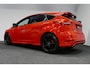 Ford Focus 1.5 Red Edition / Orig. Nederlands / Speciale uitvoering / Black Style / Navigatie / Cruise Control / 18'' LMV / Sportstoelen / Parkeerassistent / Parkeersensoren v+ a / Buitenspiegels elektr. inklap- & verwarmbaar / Airco / Dakspoiler / Privacy glas / Best. stoel in hoogte verstelbaar / Racing Red