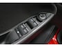 Ford Focus 1.5 Red Edition / Orig. Nederlands / Speciale uitvoering / Black Style / Navigatie / Cruise Control / 18'' LMV / Sportstoelen / Parkeerassistent / Parkeersensoren v+ a / Buitenspiegels elektr. inklap- & verwarmbaar / Airco / Dakspoiler / Privacy glas / Best. stoel in hoogte verstelbaar / Racing Red