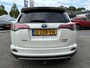 Toyota RAV4 2.5 HYBRID AWD EXECUTVE AFN-TREKHAAK 1650KG TREKGEW BLIND-SPOT PARK-SENSOREN STOELVERW 360° CAMERA LEDER MEMORY JBL-AUDIO NAVI AD-CRUISE NL-AUTO 1E-EIG