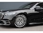 Mercedes-Benz S-klasse 500 4MATIC Lang AMG Line Aut9 | Achterasbesturing | Luchtvering | Chauffeurspakket | Zonweringspakket | Distronic+ | Entertainment Achter | Massage | Stoelventilatie | Digital Light | HUD | Verwarmd Stuurwiel |