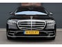 Mercedes-Benz S-klasse 500 4MATIC Lang AMG Line Aut9 | Achterasbesturing | Luchtvering | Chauffeurspakket | Zonweringspakket | Distronic+ | Entertainment Achter | Massage | Stoelventilatie | Digital Light | HUD | Verwarmd Stuurwiel |