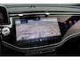 Mercedes-Benz E-klasse 300 e AMG Line Aut9 | MBUX Hyperscreen | Distronic+ | Burmester | Panoramadak | Memory | 3D-Display | Trekhaak | Digital Light | HUD | Surround Camera |