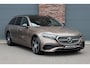 Mercedes-Benz E-klasse 300 e AMG Line Aut9 | MBUX Hyperscreen | Distronic+ | Burmester | Panoramadak | Memory | 3D-Display | Trekhaak | Digital Light | HUD | Surround Camera |