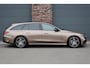 Mercedes-Benz E-klasse 300 e AMG Line Aut9 | MBUX Hyperscreen | Distronic+ | Burmester | Panoramadak | Memory | 3D-Display | Trekhaak | Digital Light | HUD | Surround Camera |