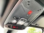 Peugeot 2008 1.2 Hybrid 136pk e-DCS6 Allure | camera , parkeersensoren voor en achter, navigatie, draadloos apple of android, adaptive cruise, 17 inch velgen