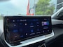 Peugeot 2008 1.2 Hybrid 136pk e-DCS6 Allure | camera , parkeersensoren voor en achter, navigatie, draadloos apple of android, adaptive cruise, 17 inch velgen