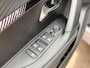Peugeot 2008 1.2 Hybrid 136pk e-DCS6 Allure | camera , parkeersensoren voor en achter, navigatie, draadloos apple of android, adaptive cruise, 17 inch velgen