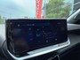 Peugeot 2008 1.2 Hybrid 136pk e-DCS6 Allure | camera , parkeersensoren voor en achter, navigatie, draadloos apple of android, adaptive cruise, 17 inch velgen
