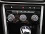 Volkswagen T-Roc 1.5 TSI Life 150 PK | Automaat | Apple Carplay | Android Auto | Parkeersensoren | Adaptive Cruise Control | Digital Cockpit | LED | Lendesteun | Getint glas | Lichtmetalen velgen |