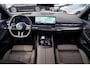 BMW i5 I5 eDrive40 M-pakket | Iconic Glow | Stoelkoeling | Panorama | BMW Driving Assistant| Harman/Kardon | 340PK | Swarovski |
