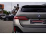 BMW i5 I5 eDrive40 M-pakket | Iconic Glow | Stoelkoeling | Panorama | BMW Driving Assistant| Harman/Kardon | 340PK | Swarovski |