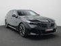 BMW 5-Serie Touring 530e M Sport Edition 299PK AUT. Panoramadak, Keyless, Adaptieve Cruise, Memorystoel, Head-Up Display, Elektr. Achterklep, Stoelverwarming+Koeling, Stuurverwarming, Volleder, Trekhaak, 21" LM Velgen