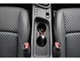 Toyota Yaris 1.5 Hybrid Executive | Head up display | Parkeersensoren | Trekhaak | Leder / Stof bekleding |