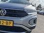 Volkswagen T-Roc 1.0 TSI Life Extra getint glas / 17"LM velgen / Airco / Cockpit Pro / Apple Carplay/Android Auto Fabrieksgarantie tot 20-01-2027 of 100.000 km.